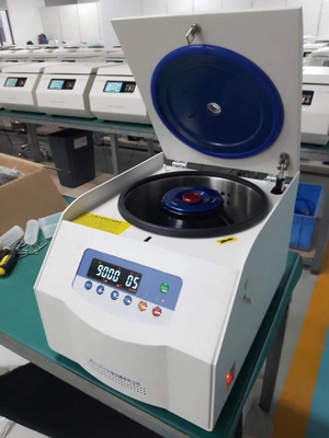 Yüksek Hızlı Benchtop Merkezci 21000 rpm 4*100ml maksimum kapasiteyi destekler.