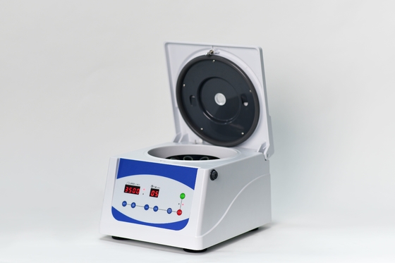 Düşük Gürültülü 4000 RPM Düşük Hızlı Merkezici Makine 2100xg RCF Rutin Laboratuvar Uygulamaları İçin