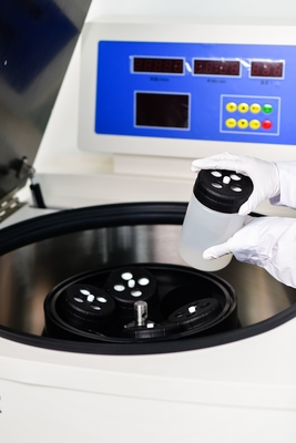 Yerde duran Büyük Kapasite Max 4L Bioloji ve Farmasötik Kullanım için Ön Soğutma Fonksiyonu ile Laboratuvar Merkezci